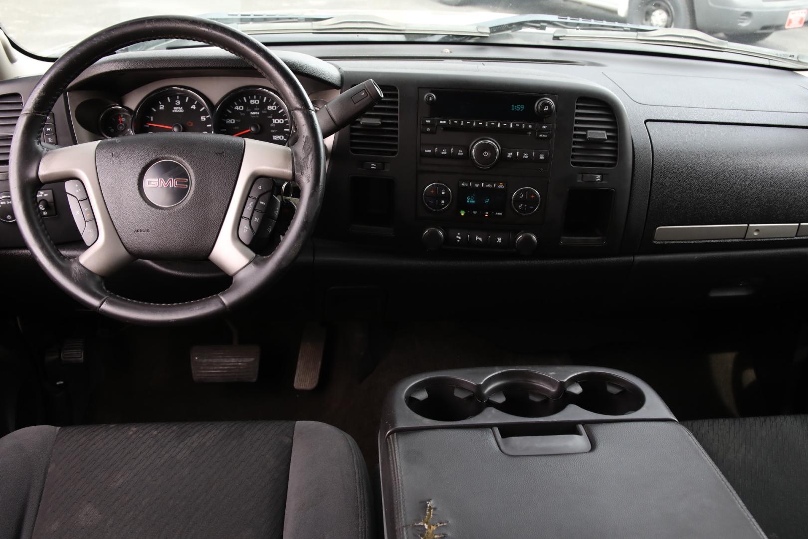 2009 GRAY GMC SIERRA 1500 SLE1 Ext. Cab Long Box 2WD (1GTEC29JX9Z) with an 5.3L V8 OHV 16V engine, 6-SPEED AUTOMATIC transmission, located at 420 E. Kingsbury St., Seguin, TX, 78155, (830) 401-0495, 29.581060, -97.961647 - Photo#11